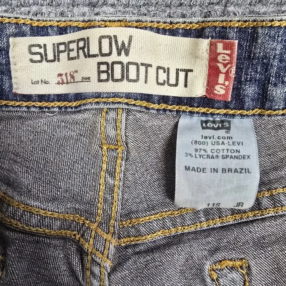 Vintage Levi's 518 Superlow Boot Cut Juniors Jeans 11S 32x30 Y2K